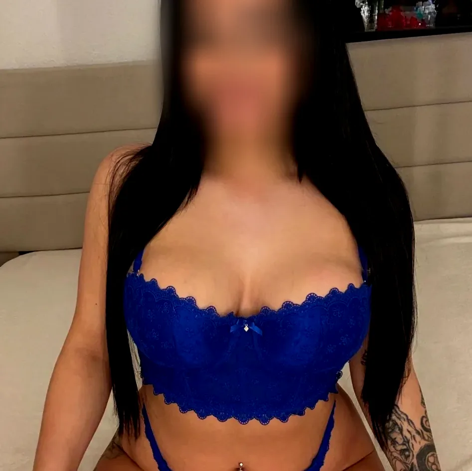 Alexandra, 24