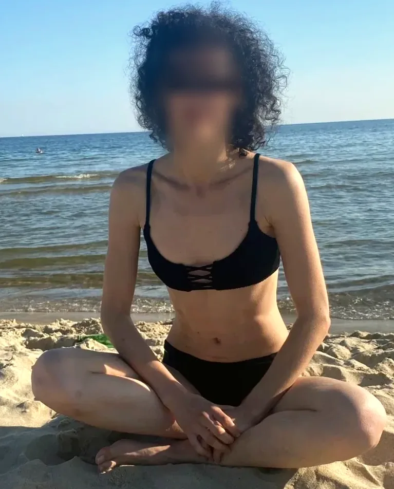 Nicole, 26