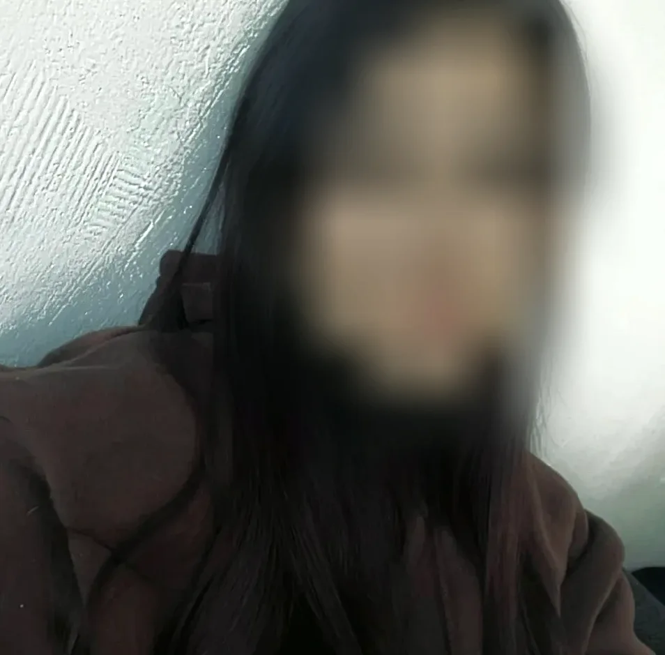 Nikolina, 21