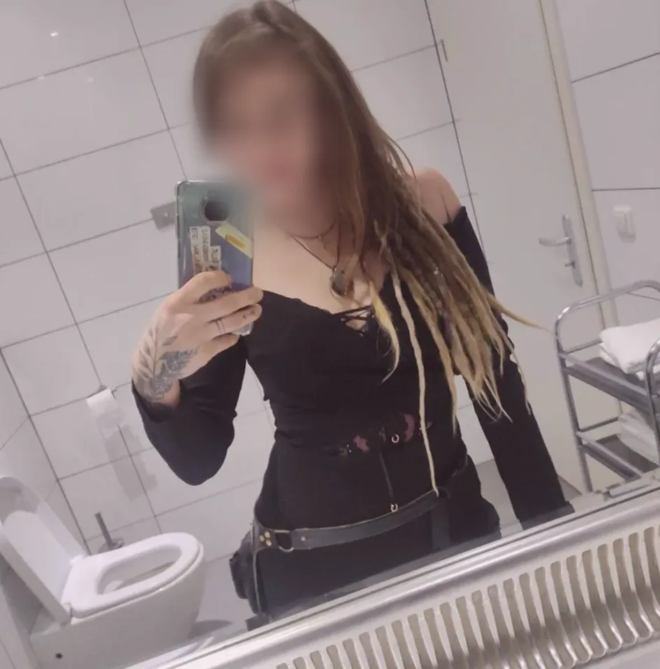 Sandra, 30